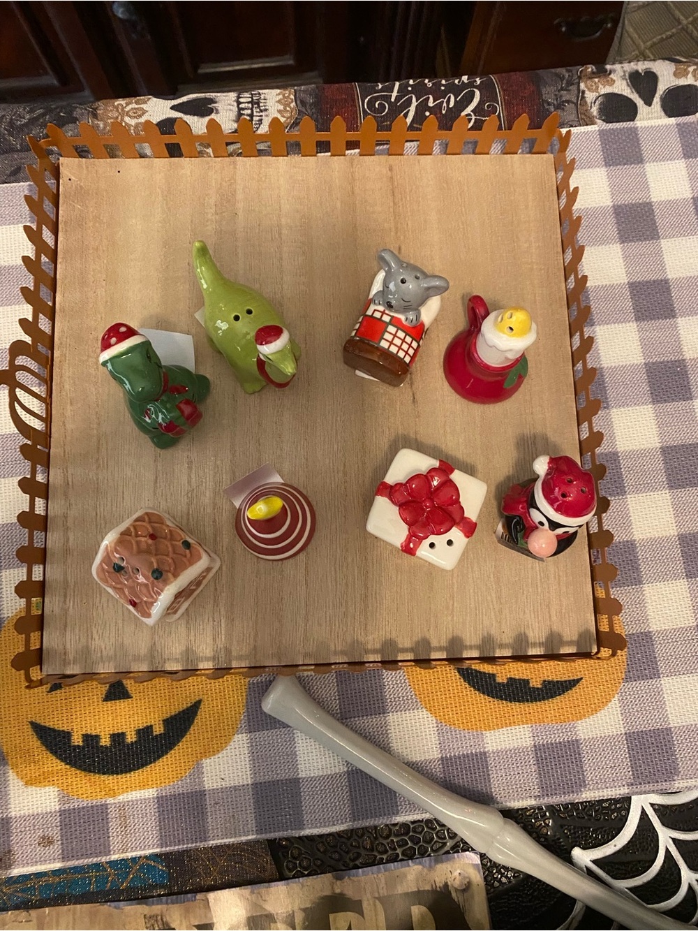 Cracker Barrel Red White and Green Ceramic Holiday Salt Shakers 4 sets Nwts